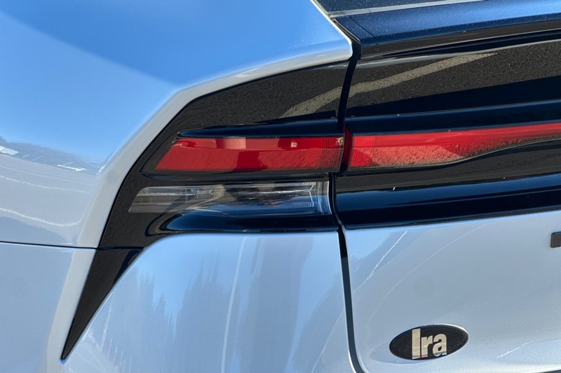 Toyota Prius Vehicle Full-screen Gallery Image 48