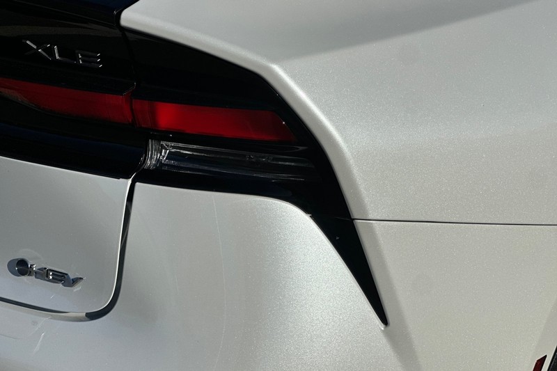 Toyota Prius Vehicle Full-screen Gallery Image 50