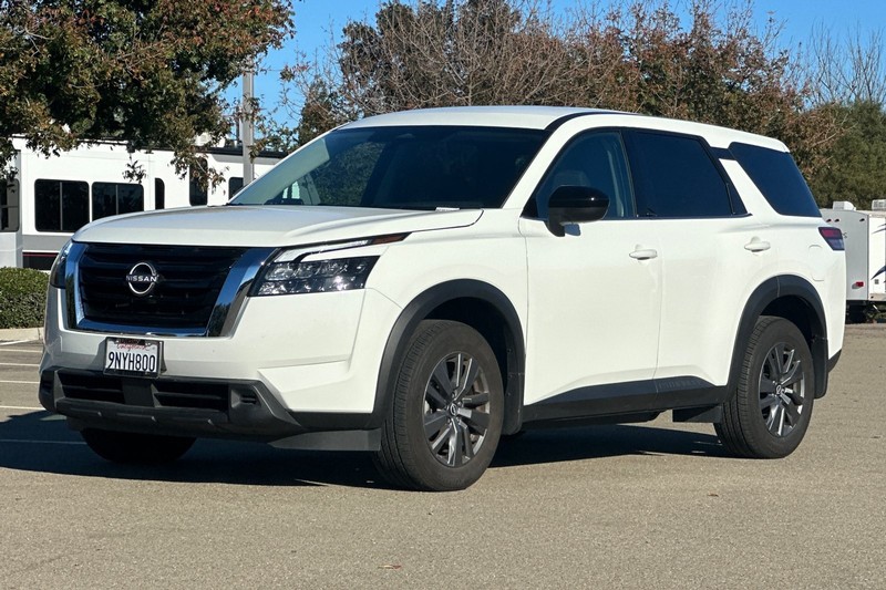 Nissan Pathfinder Vehicle Full-screen Gallery Image 08