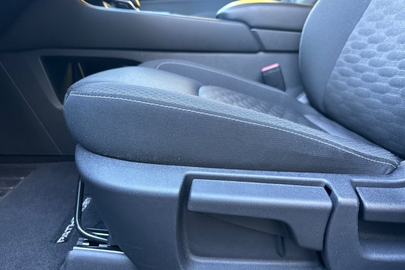 Nissan Pathfinder Vehicle Full-screen Gallery Image 13