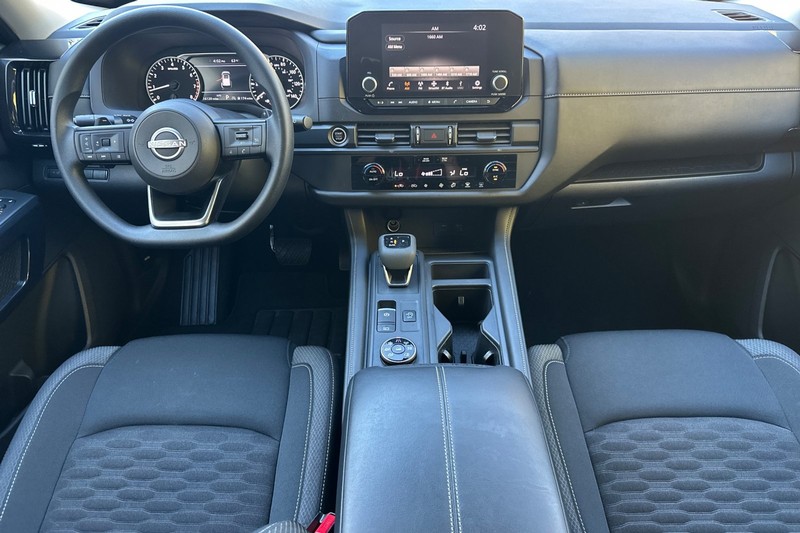 Nissan Pathfinder Vehicle Full-screen Gallery Image 15