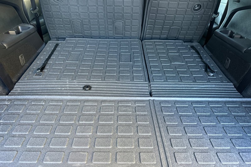 Nissan Pathfinder Vehicle Full-screen Gallery Image 17