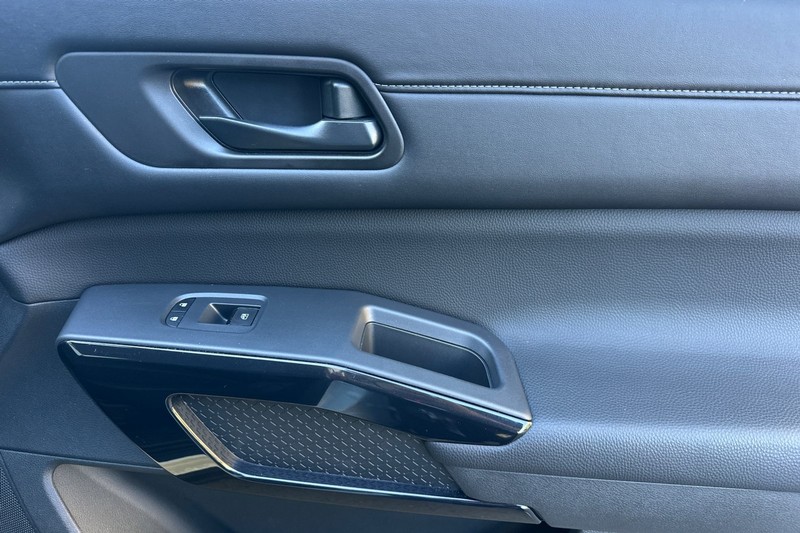 Nissan Pathfinder Vehicle Full-screen Gallery Image 22