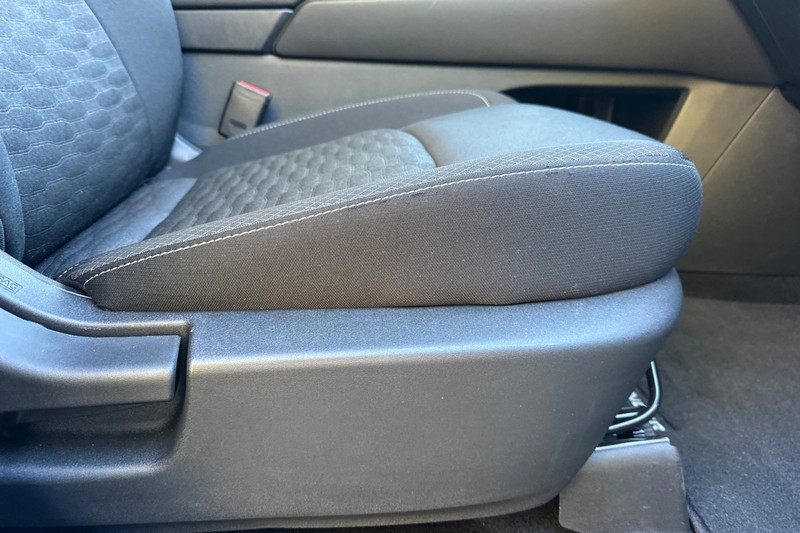 Nissan Pathfinder Vehicle Full-screen Gallery Image 24