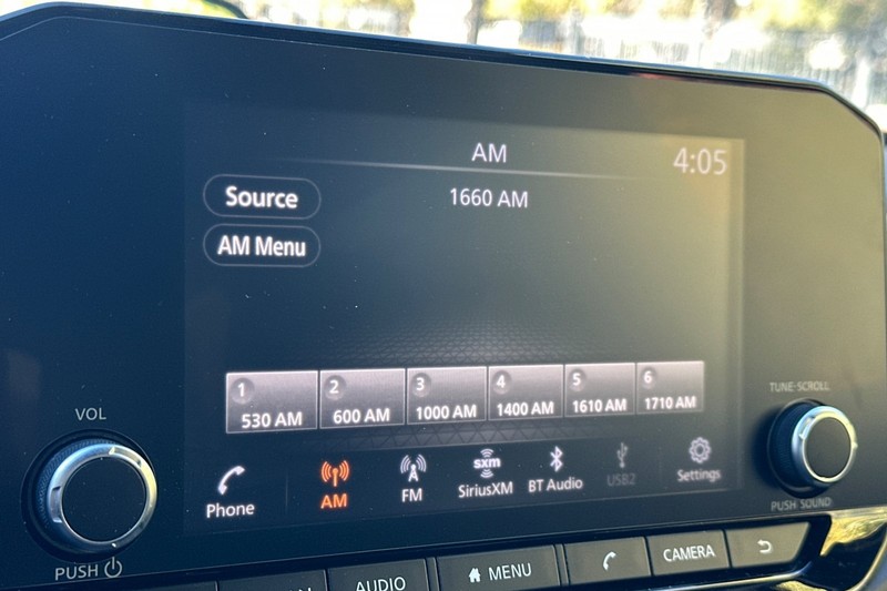 Nissan Pathfinder Vehicle Full-screen Gallery Image 26