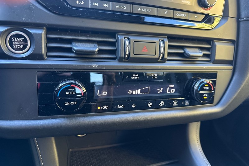 Nissan Pathfinder Vehicle Full-screen Gallery Image 28