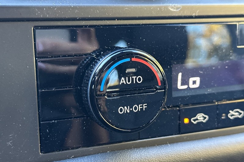 Nissan Pathfinder Vehicle Full-screen Gallery Image 29