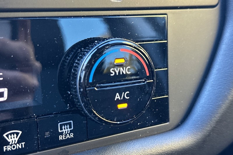 Nissan Pathfinder Vehicle Full-screen Gallery Image 30