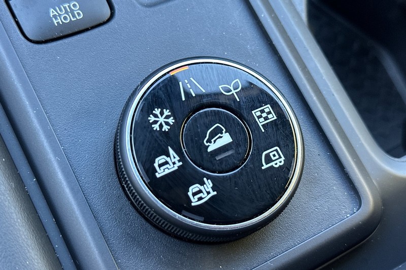 Nissan Pathfinder Vehicle Full-screen Gallery Image 32