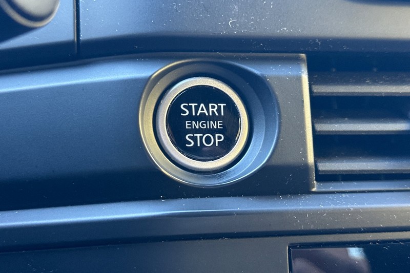 Nissan Pathfinder Vehicle Full-screen Gallery Image 35