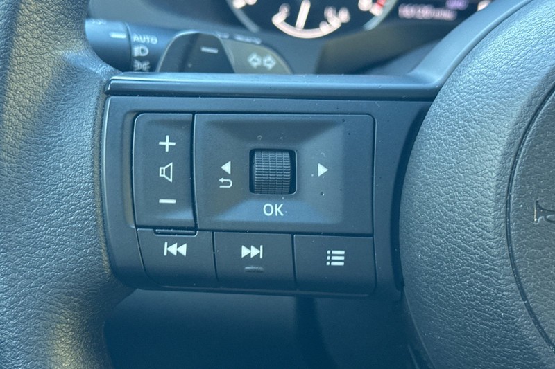 Nissan Pathfinder Vehicle Full-screen Gallery Image 37