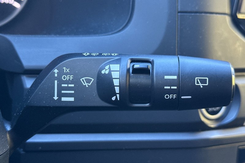 Nissan Pathfinder Vehicle Full-screen Gallery Image 40