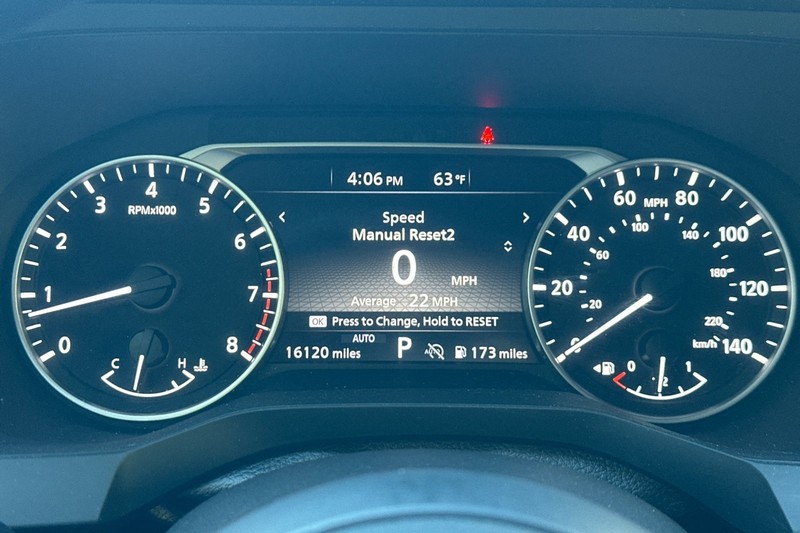 Nissan Pathfinder Vehicle Full-screen Gallery Image 41