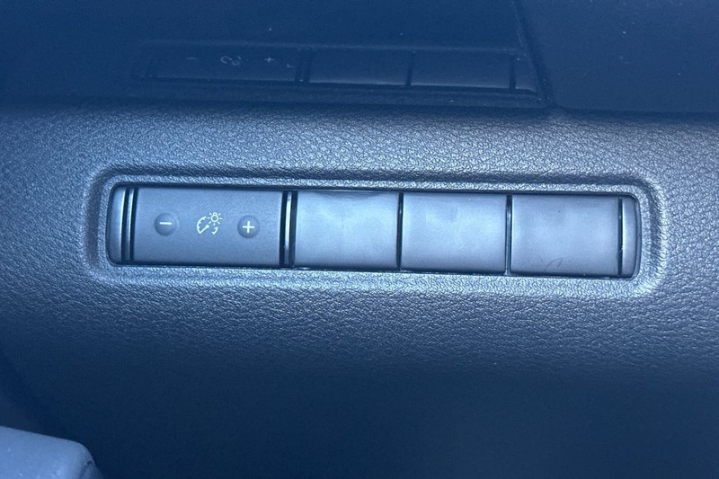 Nissan Pathfinder Vehicle Full-screen Gallery Image 43