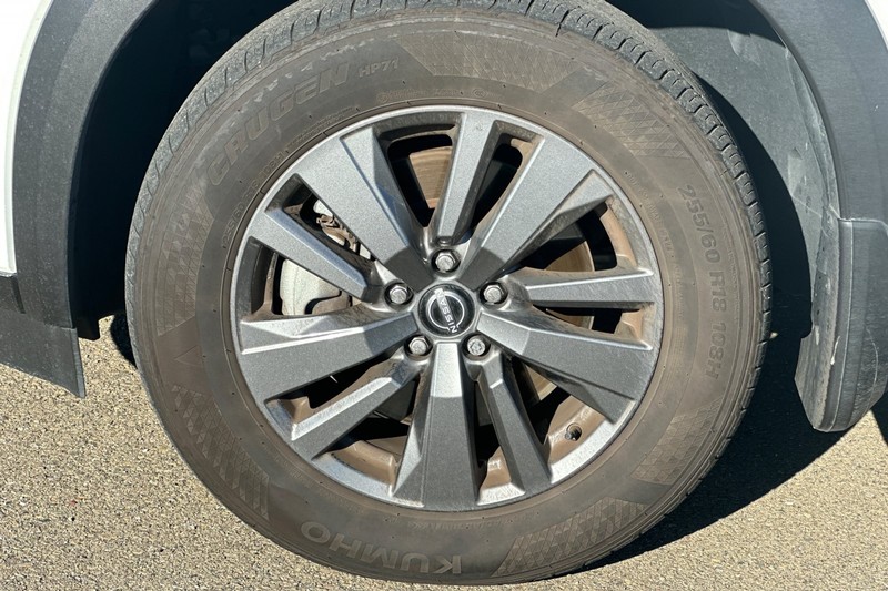 Nissan Pathfinder Vehicle Full-screen Gallery Image 45