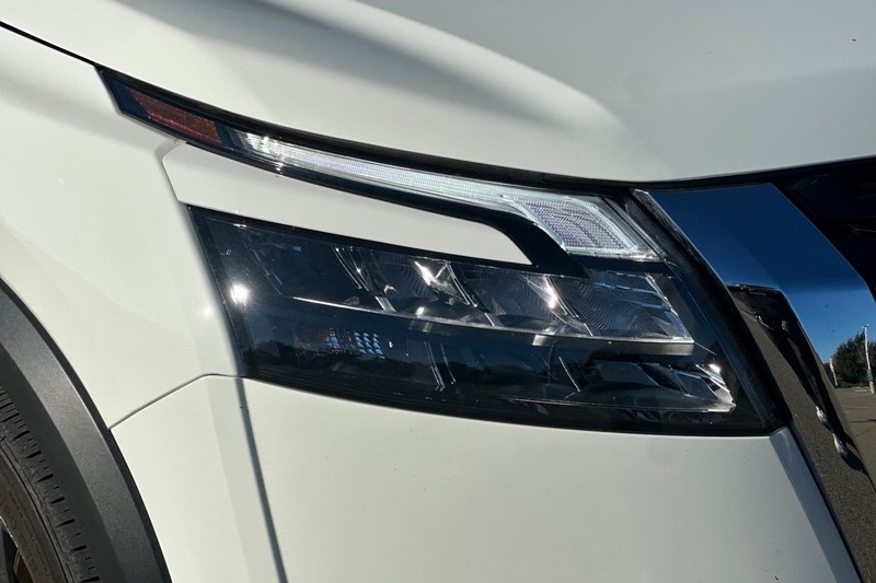 Nissan Pathfinder Vehicle Full-screen Gallery Image 46