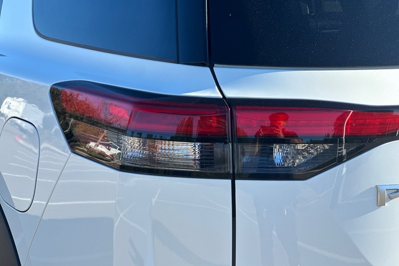 Nissan Pathfinder Vehicle Full-screen Gallery Image 48