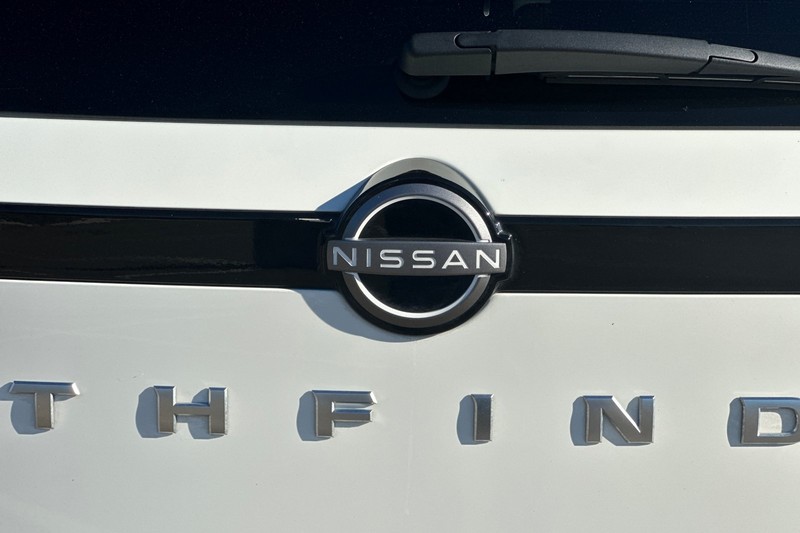 Nissan Pathfinder Vehicle Full-screen Gallery Image 49