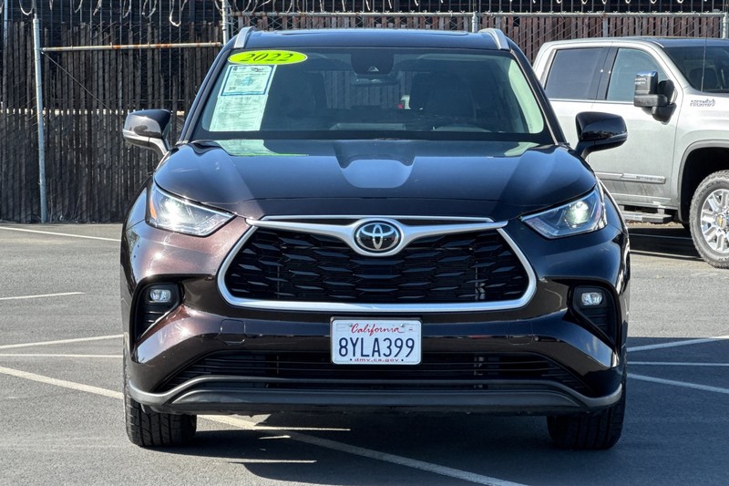 Toyota Highlander Vehicle Full-screen Gallery Image 09