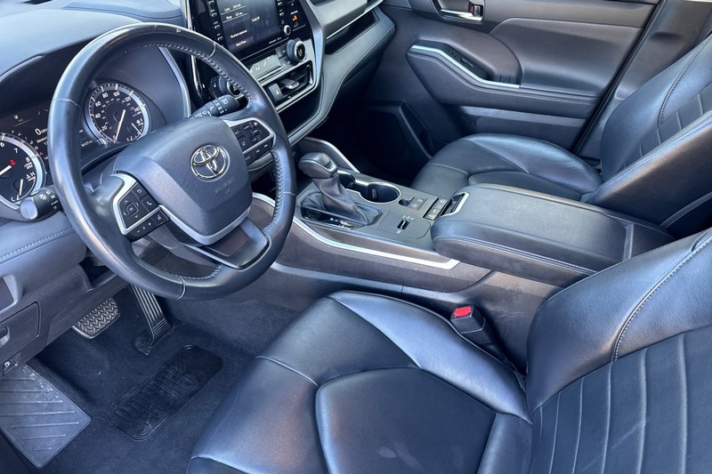 Toyota Highlander Vehicle Full-screen Gallery Image 10