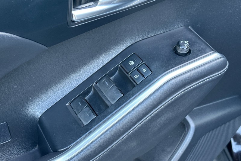 Toyota Highlander Vehicle Full-screen Gallery Image 12