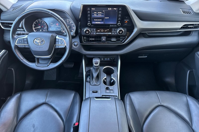 Toyota Highlander Vehicle Full-screen Gallery Image 15