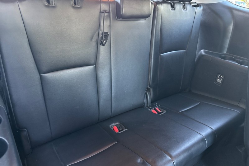 Toyota Highlander Vehicle Full-screen Gallery Image 17