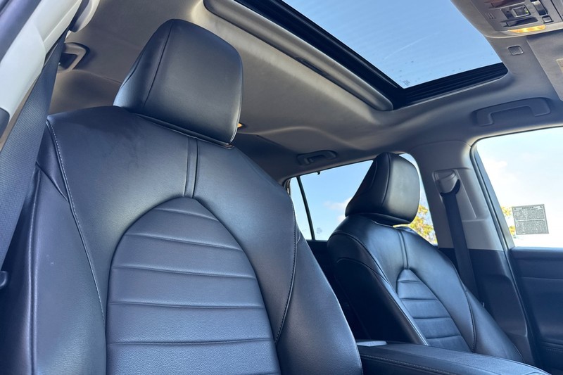 Toyota Highlander Vehicle Full-screen Gallery Image 20