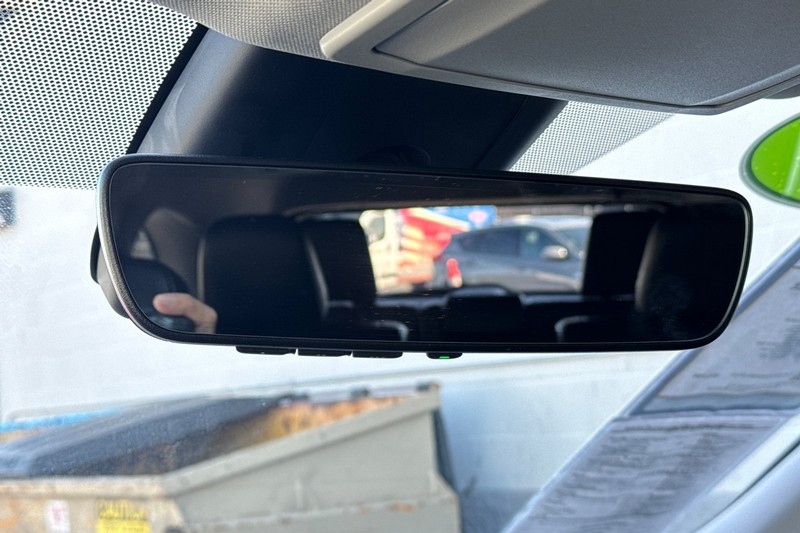 Toyota Highlander Vehicle Full-screen Gallery Image 25