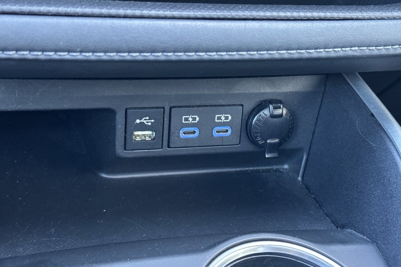 Toyota Highlander Vehicle Full-screen Gallery Image 31