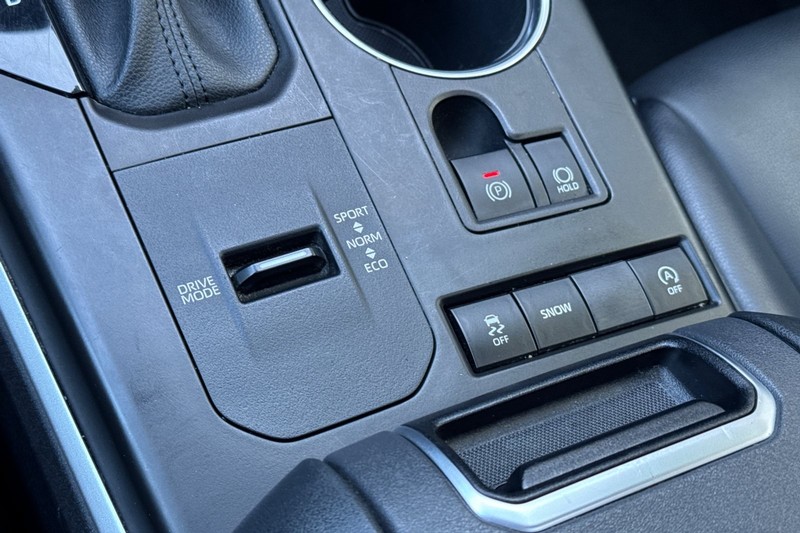 Toyota Highlander Vehicle Full-screen Gallery Image 32