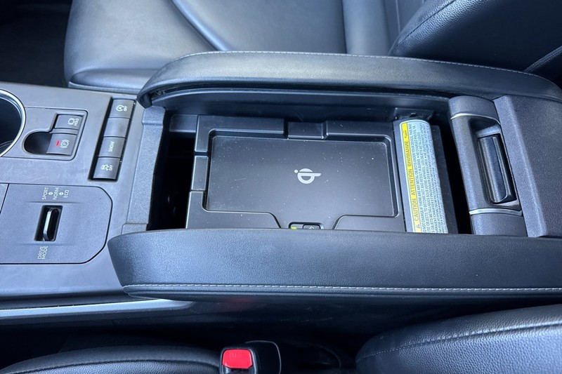 Toyota Highlander Vehicle Full-screen Gallery Image 33