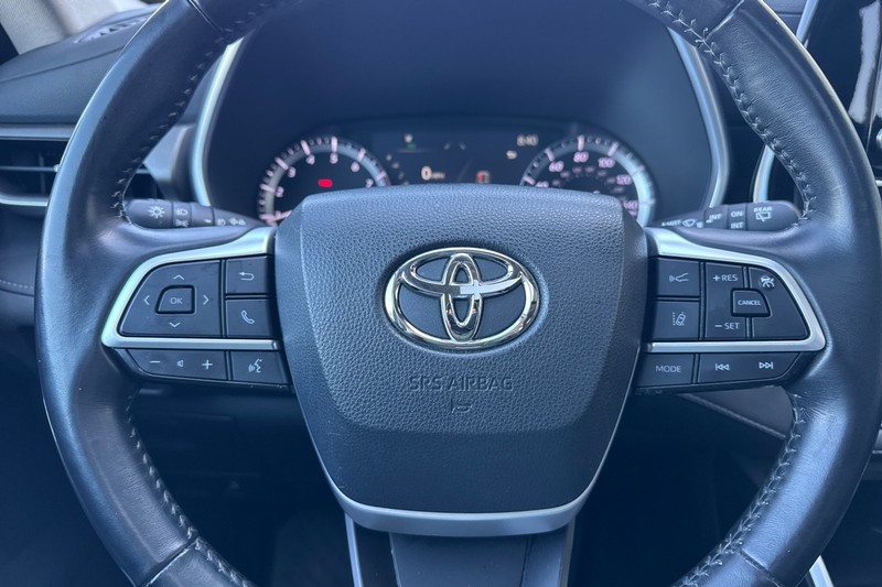 Toyota Highlander Vehicle Full-screen Gallery Image 36