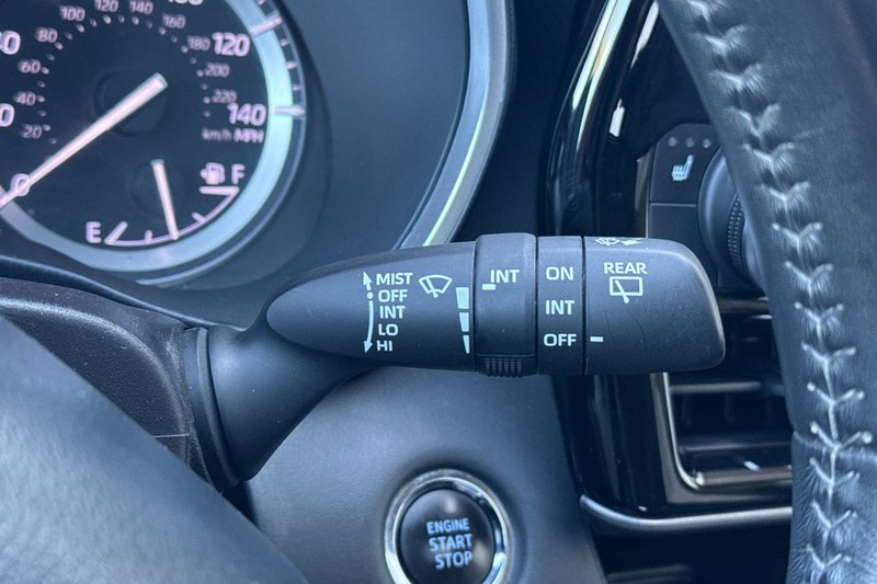 Toyota Highlander Vehicle Full-screen Gallery Image 40