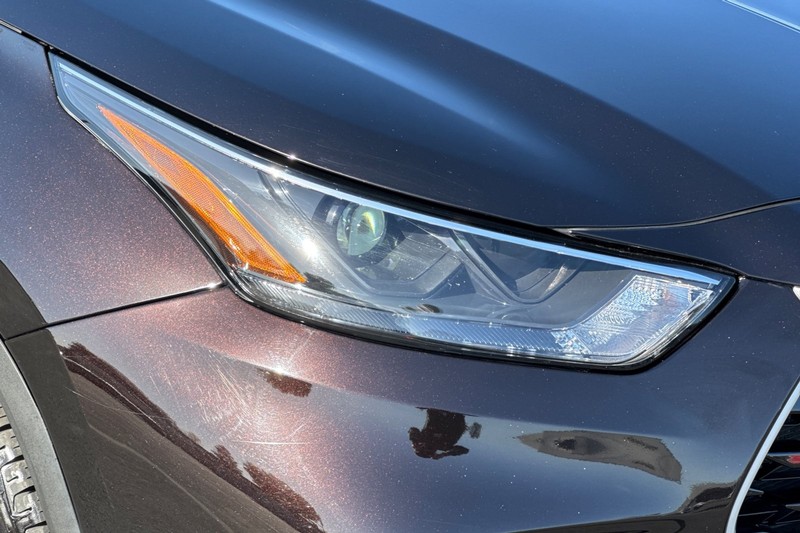 Toyota Highlander Vehicle Full-screen Gallery Image 47