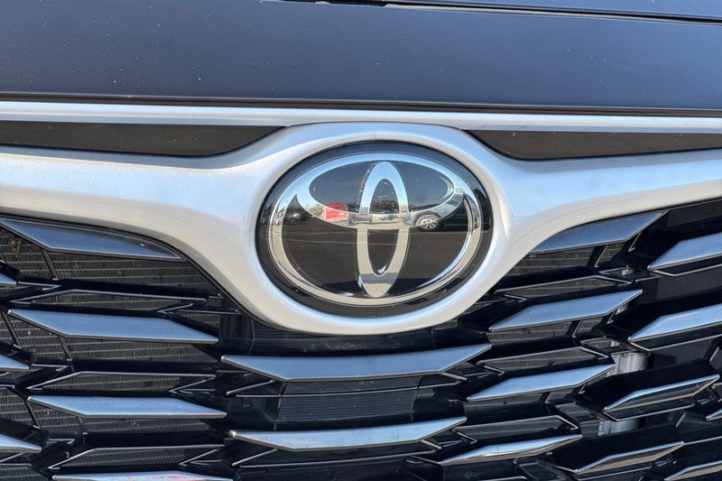 Toyota Highlander Vehicle Full-screen Gallery Image 48