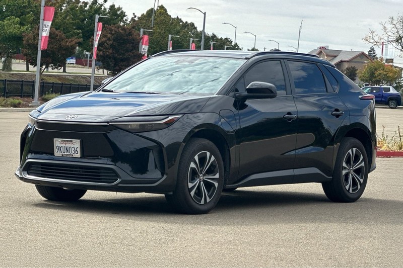 Toyota bZ4X Vehicle Full-screen Gallery Image 08