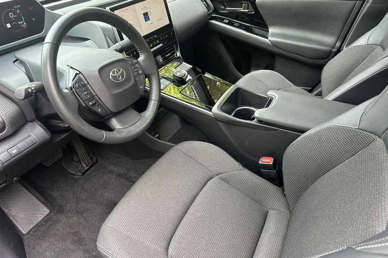 Toyota bZ4X Vehicle Full-screen Gallery Image 10