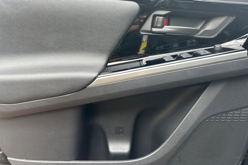 Toyota bZ4X Vehicle Full-screen Gallery Image 11