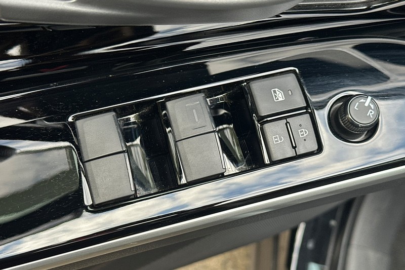 Toyota bZ4X Vehicle Full-screen Gallery Image 12