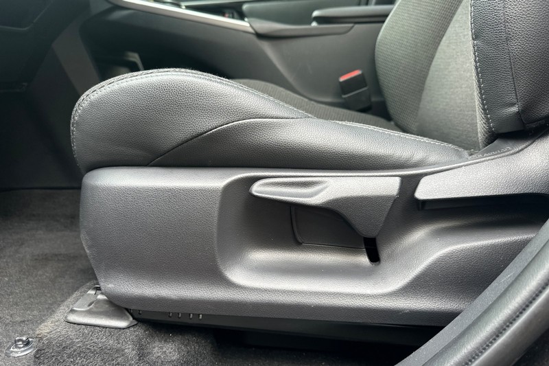 Toyota bZ4X Vehicle Full-screen Gallery Image 13