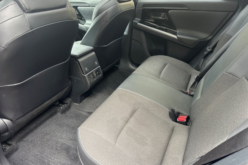 Toyota bZ4X Vehicle Full-screen Gallery Image 14