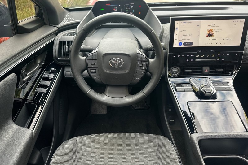 Toyota bZ4X Vehicle Full-screen Gallery Image 16