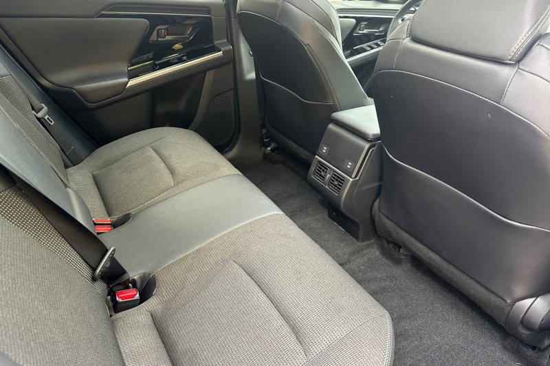 Toyota bZ4X Vehicle Full-screen Gallery Image 18