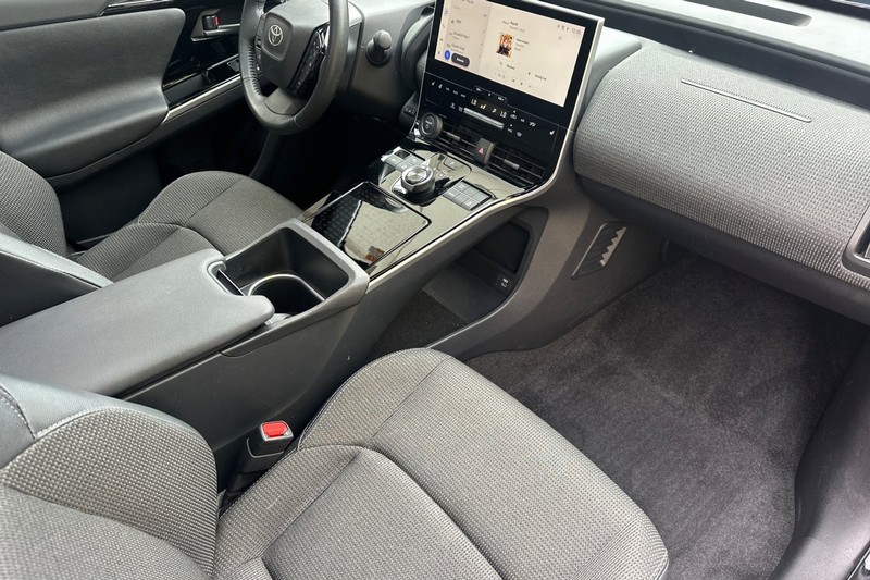 Toyota bZ4X Vehicle Full-screen Gallery Image 19