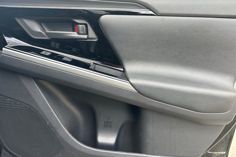 Toyota bZ4X Vehicle Full-screen Gallery Image 21