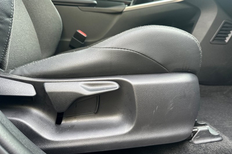 Toyota bZ4X Vehicle Full-screen Gallery Image 23