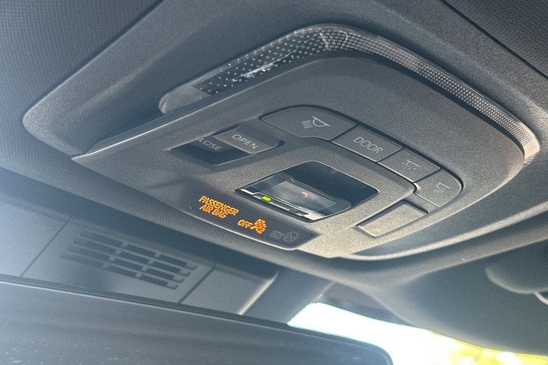 Toyota bZ4X Vehicle Full-screen Gallery Image 24