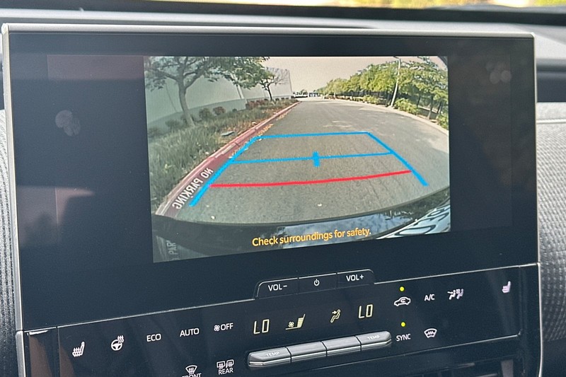 Toyota bZ4X Vehicle Full-screen Gallery Image 27