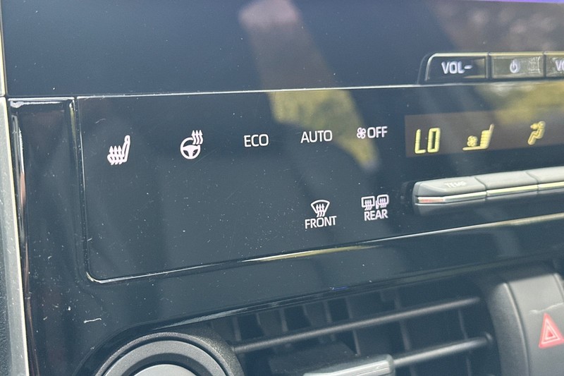 Toyota bZ4X Vehicle Full-screen Gallery Image 29